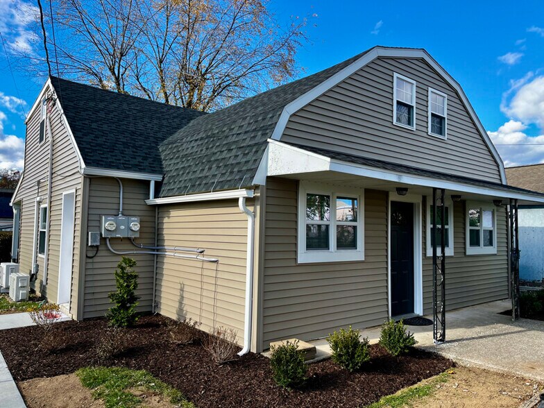 Building Photo - 210 E Canal St