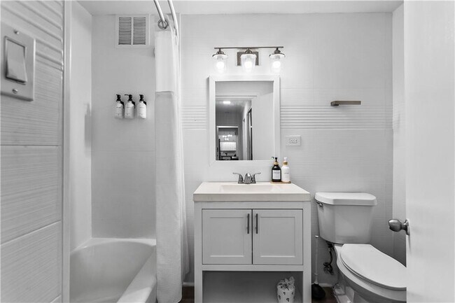 Building Photo - 3645 Peachtree Rd NE