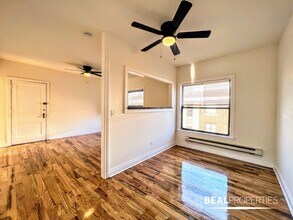 Building Photo - 825 W Waveland Ave