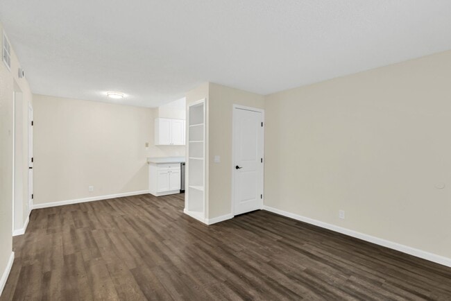 Building Photo - Great 2 Bedroom Condo in Gated Community