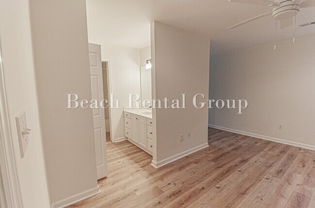 Building Photo - 3 Bedroom Gated Community in Surfside Beach