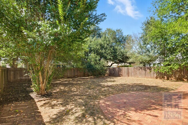 Building Photo - 10520 Fosseway Dr