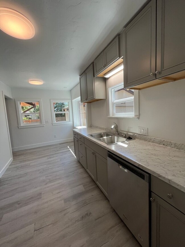 Building Photo - Remodeled 3 Bedroom Plus Office with Large...