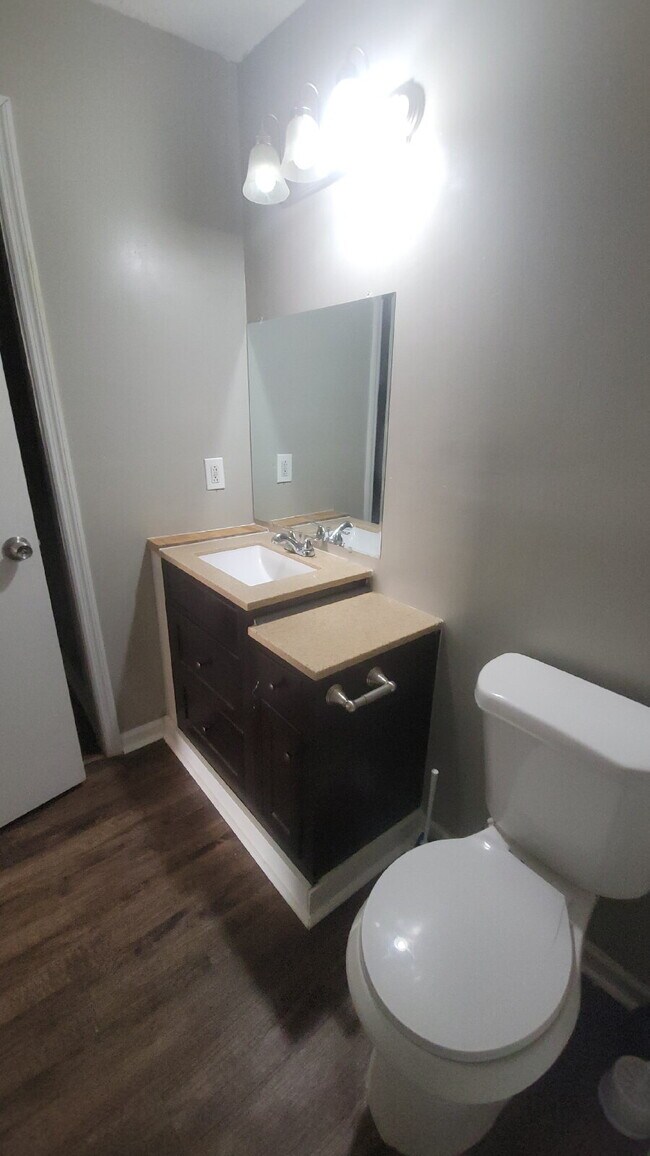 Building Photo - 1 month free!!! "Cozy 1-Bedroom Retreat  – Your Cozy Haven in Huntsville!"