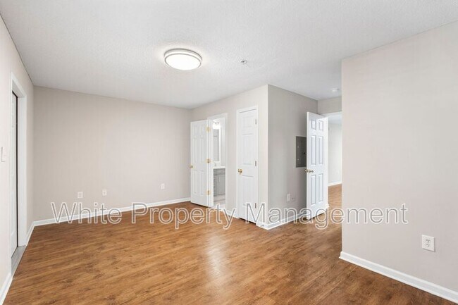 Building Photo - 106 Locomotive Ln