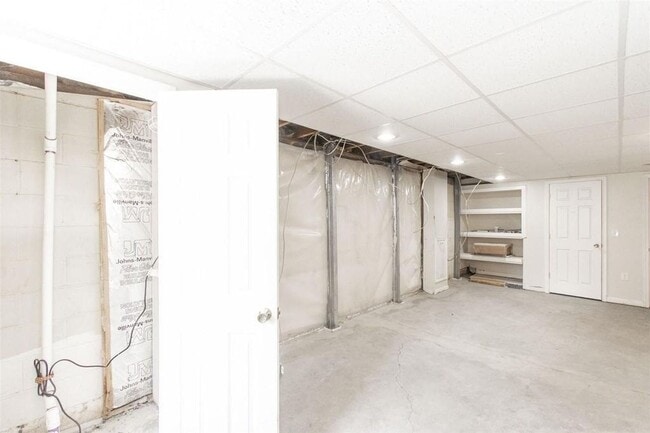 Building Photo - 601 Broce Dr