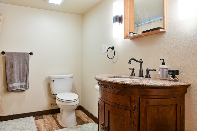 Building Photo - 1040 NE 78th Ave