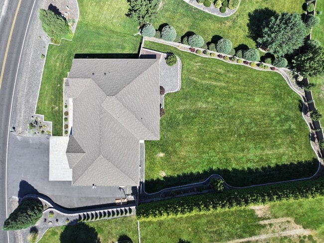 Building Photo - Peaceful Living with Views, Space & a 6 Ca...
