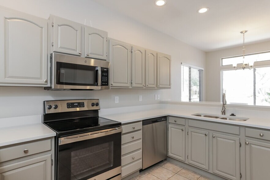 Building Photo - 1211 E Winter Dr