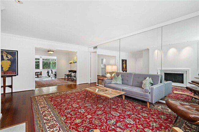 Building Photo - 52 Chaumont Square NW