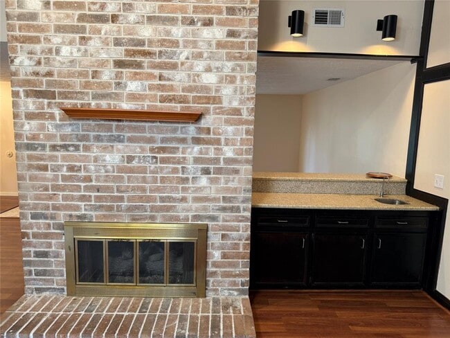 Building Photo - 3031 Green Fields Dr