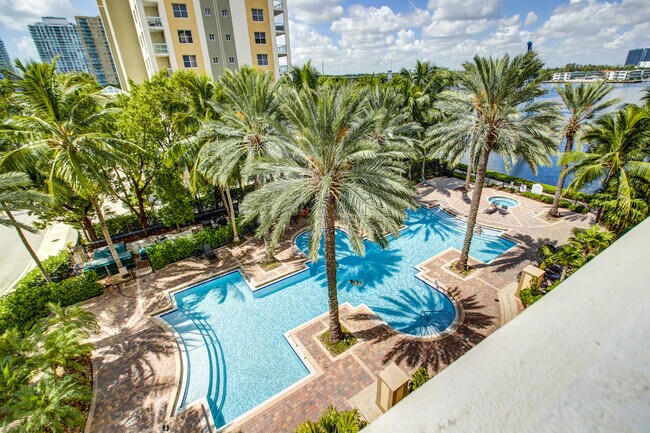 Building Photo - 17100 N Bay Rd