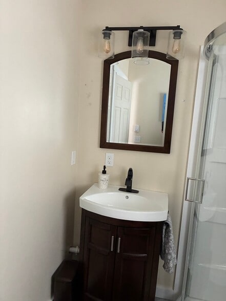 Building Photo - 25 Sunrise View Ln