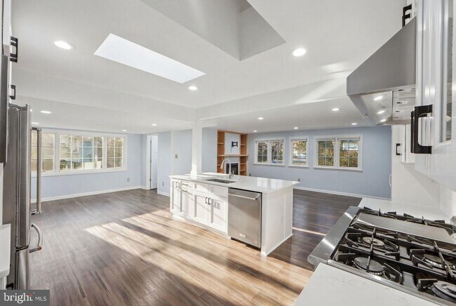 Building Photo - 808 Cottonwood Dr