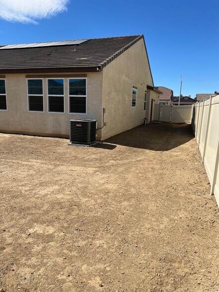 Building Photo - 1840 Vincent Dr