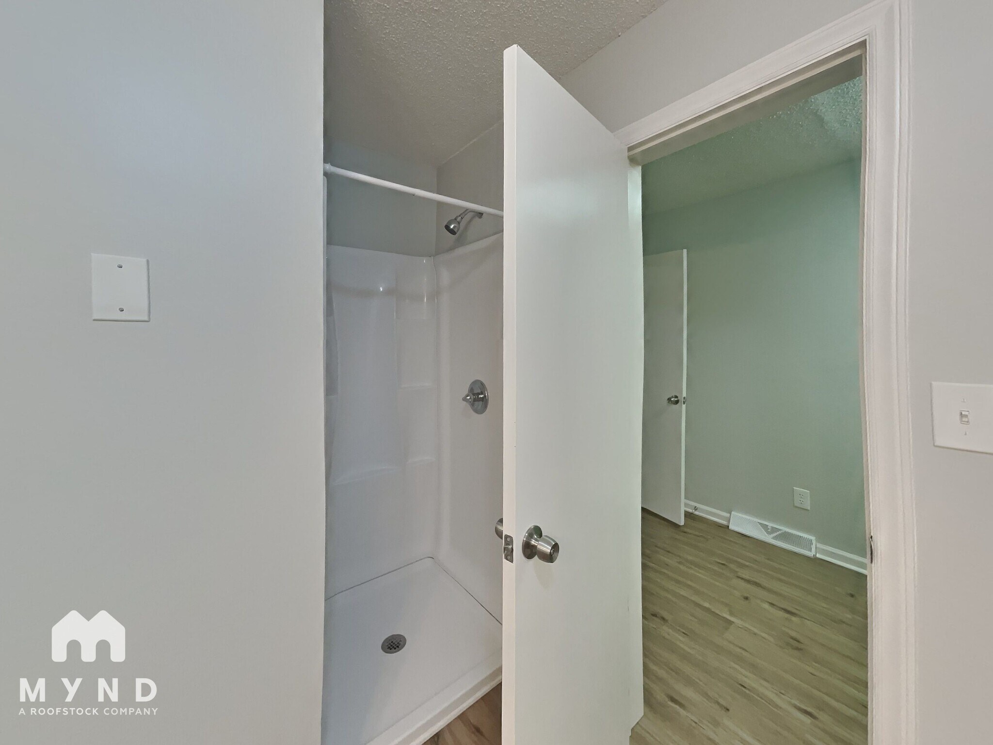 Building Photo - 16812 Clear Creek Dr