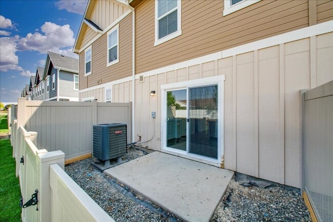 Building Photo - Townhome 2 bed / 2.5 bath in Boise!