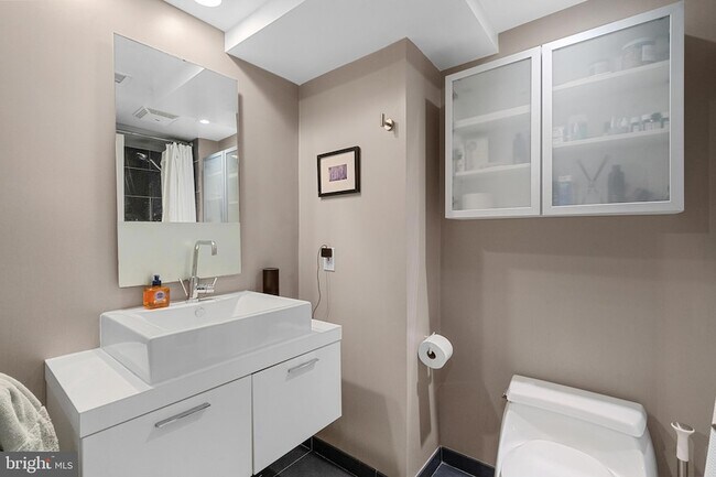 Building Photo - 616 E Street NW Unit 256