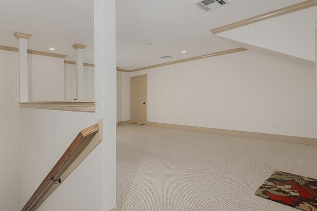 Building Photo - 28 Waterway Ct