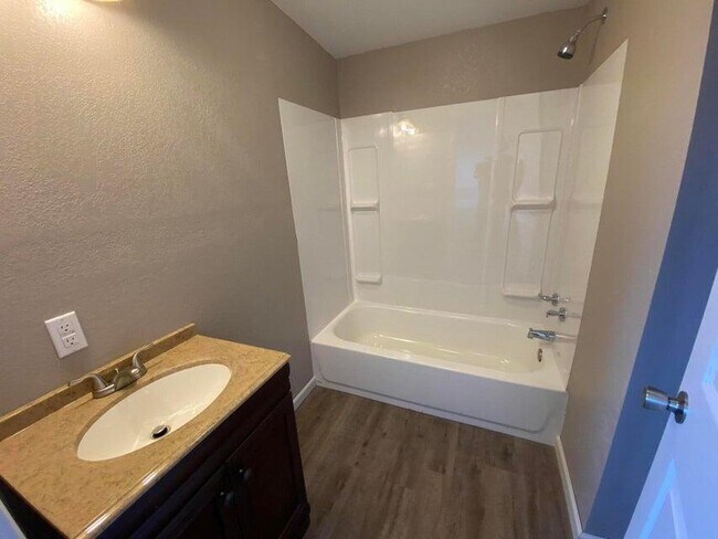 Building Photo - 114 E Russell St