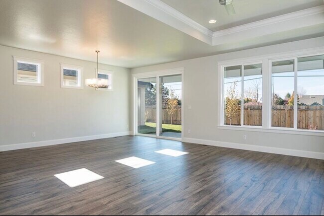 Building Photo - 6845 N Sunglow Ave