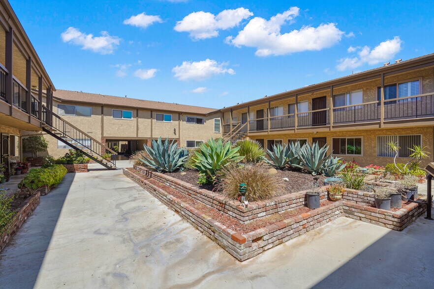 Building Photo - 4633 Marine Ave