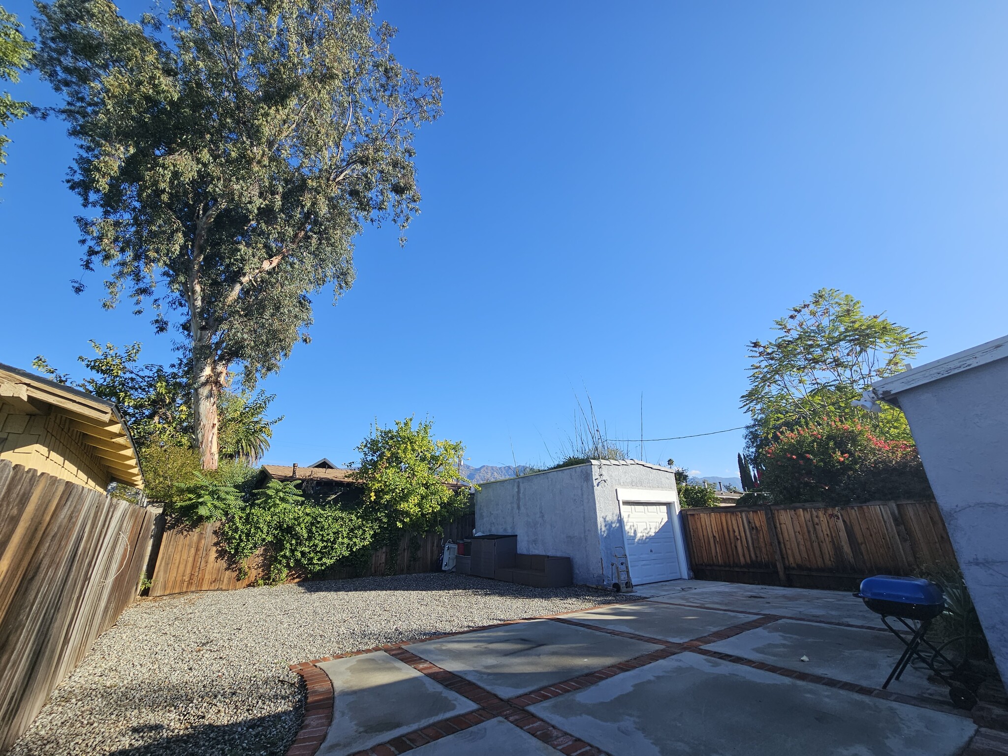 Building Photo - 501 Macdonald St