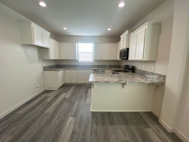 Building Photo - 6782 Jujube Ln