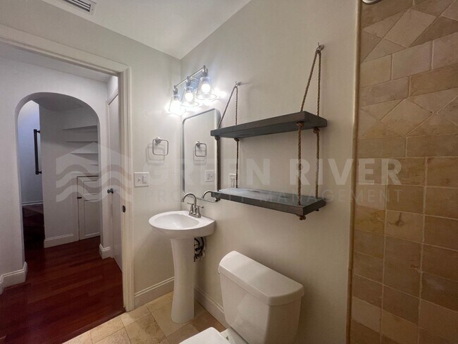 Building Photo - Amazing 4 bedroom home with St Johns River Views Available Now!