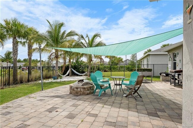 Building Photo - 1550 NE Skyhigh Ter