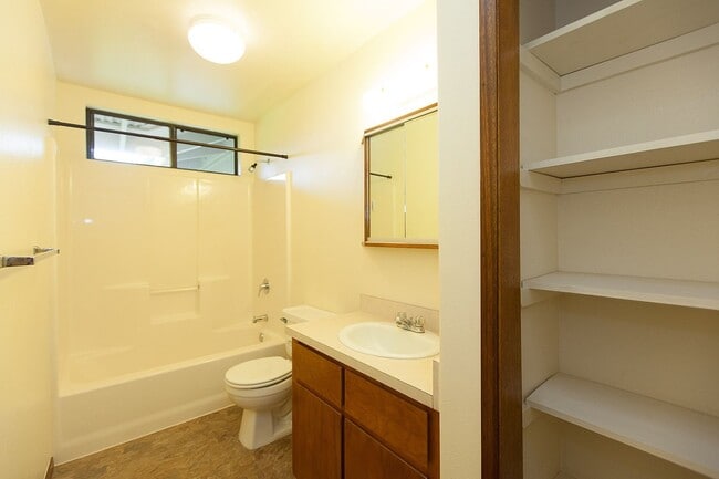 Building Photo - LOVELY 3BD 2.5BA HOME in KURTISTOWN