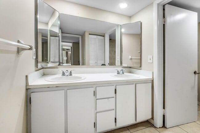 Building Photo - 1534 Forest Lakes Cir