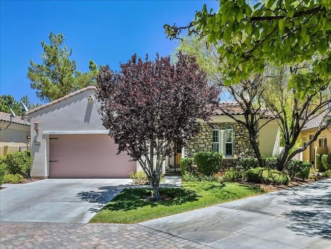 Primary Photo - Luxury living in guard gated Resort Villas...