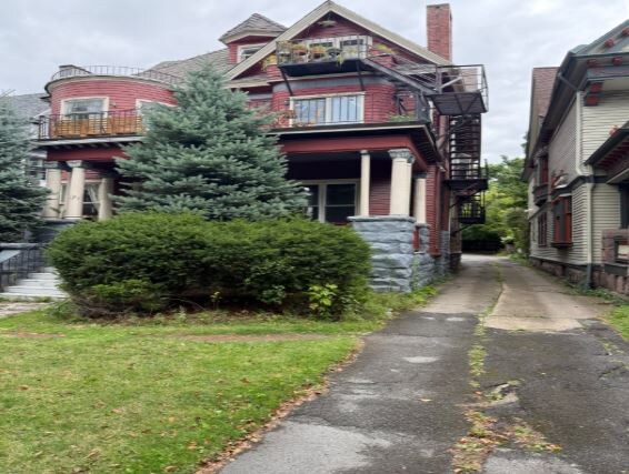 Building Photo - 171 Richmond Ave