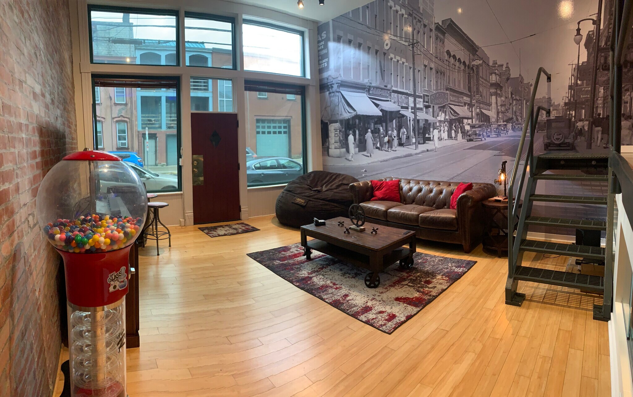 Building Photo - 2105 Sarah St