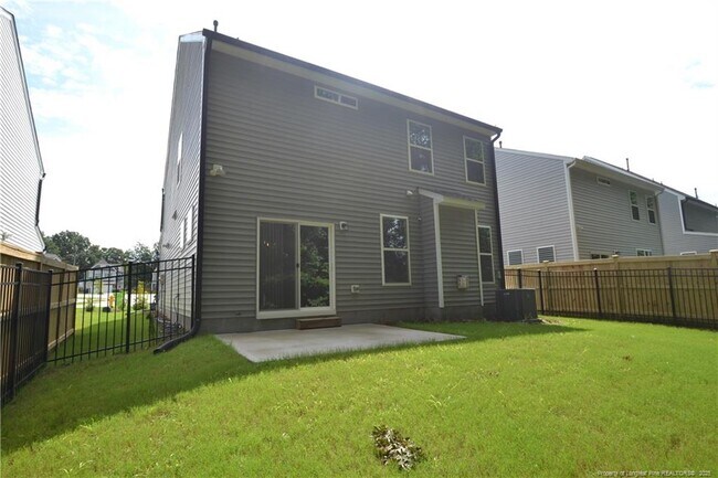 Building Photo - 2129 Seneca Dr