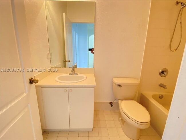 Building Photo - 1658 SE 28th Ct