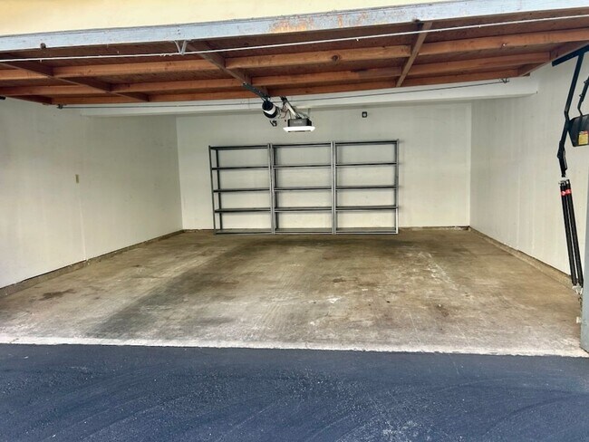 Building Photo - San Roque 3 Bedroom Townhouse - Available Late January