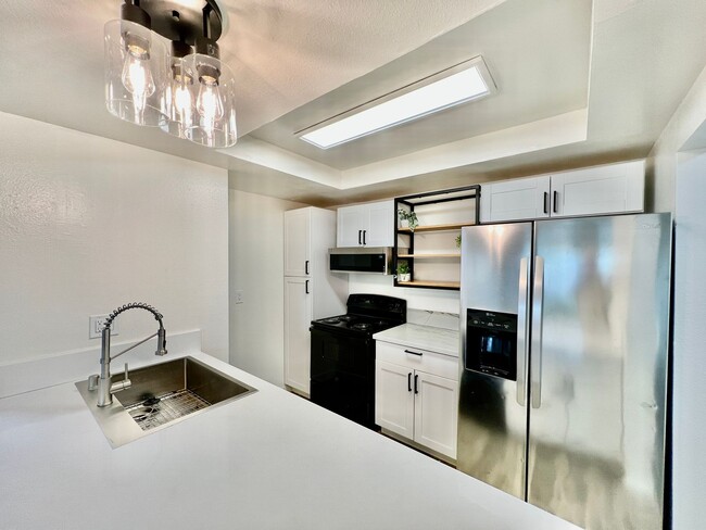 Primary Photo - Stunning 2B/2BA condo w/ Washer/Dryer in C...