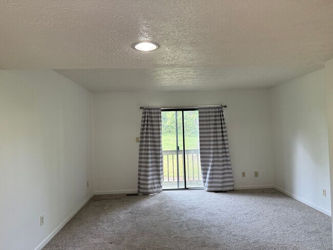 Building Photo - Live Comfortably in Timber Ridge – Just 2 Miles from IU!