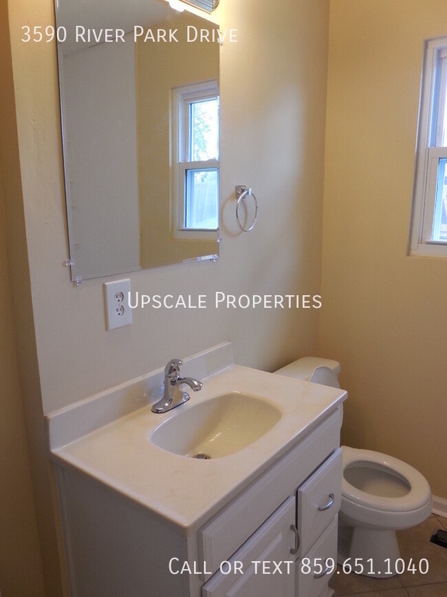 Building Photo - 3590 River Park Dr