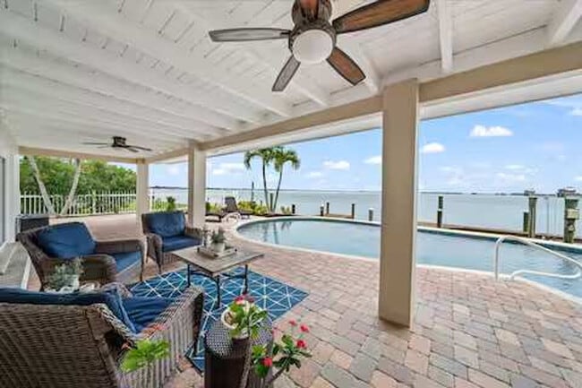 Building Photo - 17 Country Club Rd