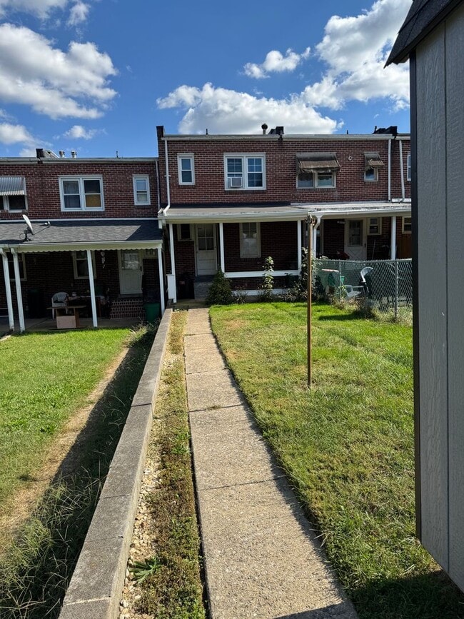 Building Photo - 1041 St Joseph St