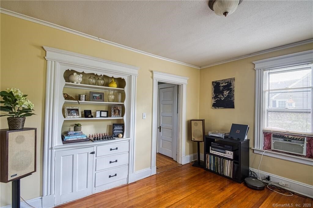 Building Photo - 102 Whiting Ln