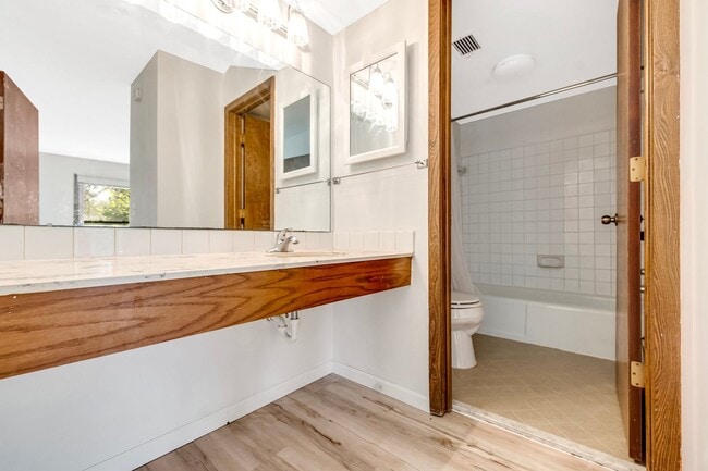 Building Photo - 1 Bedroom, 1 Bath open floor plan close to...