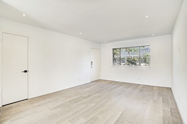 Building Photo - 4040 San Felipe St