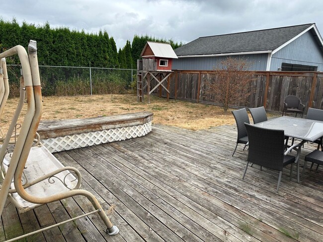 Building Photo - Cozy 3-bedroom rambler in Village Green av...