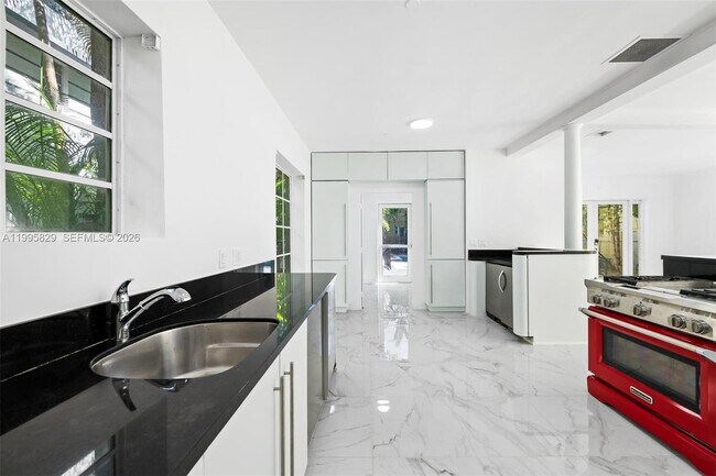 Building Photo - 1545 Meridian Ave