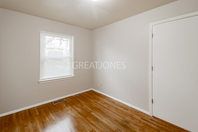 Building Photo - 604 Harrison St