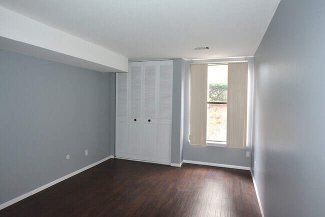 Building Photo - 40 Shrewsbury Green Dr